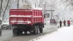 В Алматы выпало 20 см снега: задержаны рейсы в аэропортах, коммунальщики не справляются с расчисткой улиц 