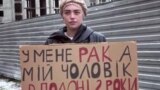 "Каждый раз, когда обмен, а его там нет, я реву в палате". Больная раком жена мариупольского морпеха ждет его освобождения из плена